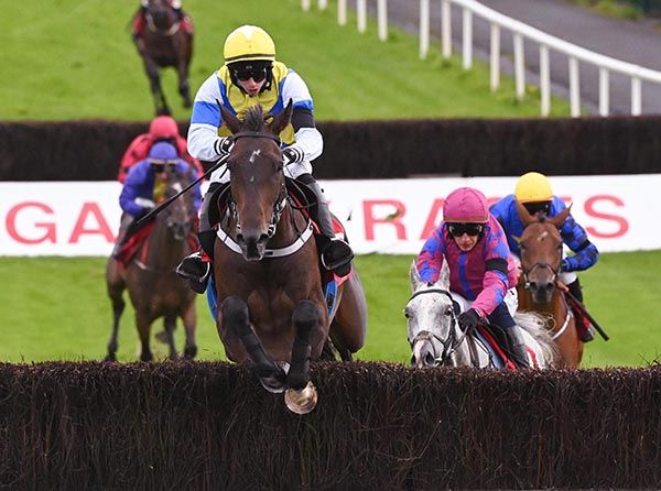 Rockys Diamond Michael Kenneally win the Racing TV Beginners Steeplechase 